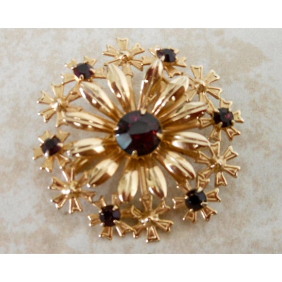 Vintage Gold & Purple Rhinestone Flower Pinwheel Brooch , Unsigned Beauty - Picture 1 of 8